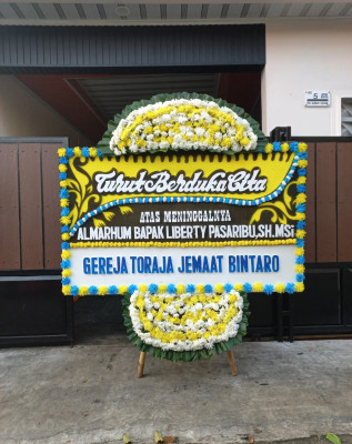 Papan Bunga Duka di Kubutambahan